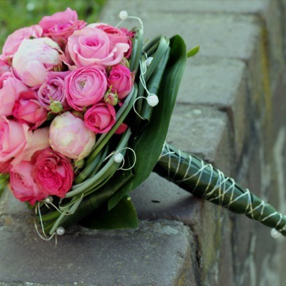 Bouquet Mariée boule de roses roses © Fleur d’Ô 2016