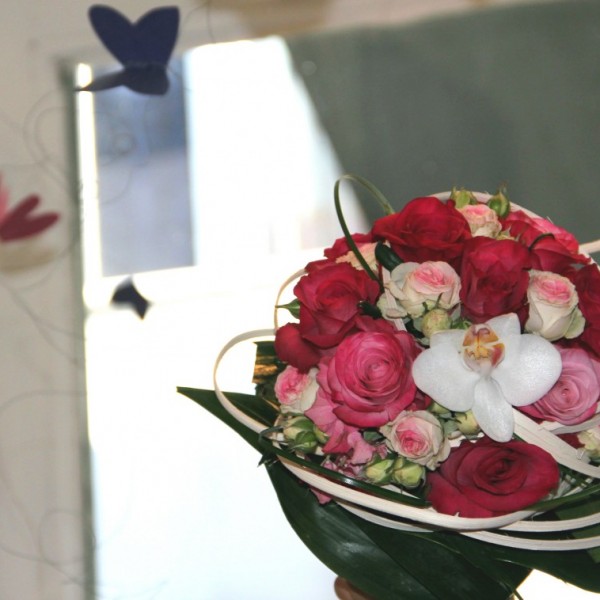 bouquet de mariee rond fushia © Fleur d’Ô 2016